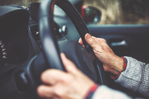 пенсионер водил машину без прав