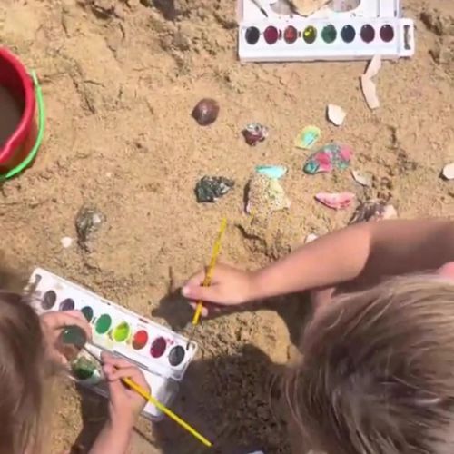 children coloring seashells
