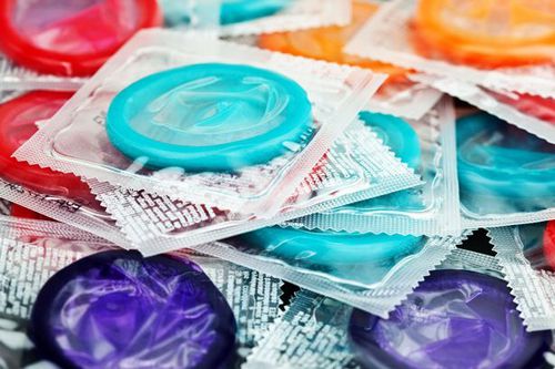 презервативы со спермой в классе
