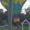 воздушный шар возле жилого дома