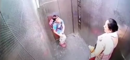 собака укусила ребёнка в лифте