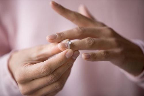 кольцо покойной супруги