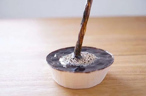 деревянная скульптура в виде кофе