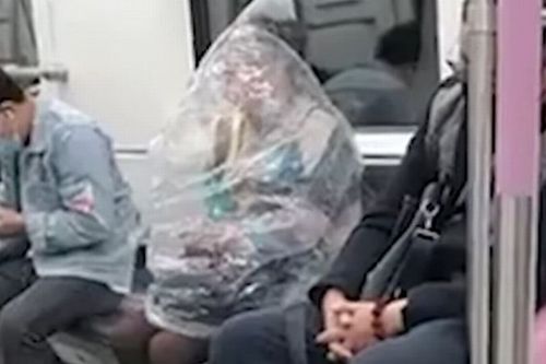 пассажирка в пластиковом мешке