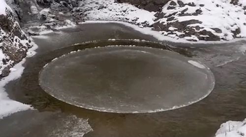 вращающийся ледяной диск