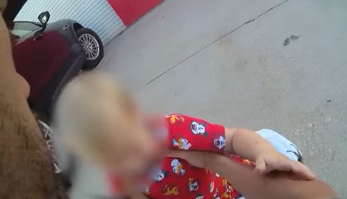 малыша высадили из машины