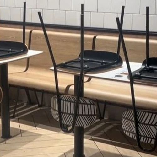 стулья украденные из ресторана