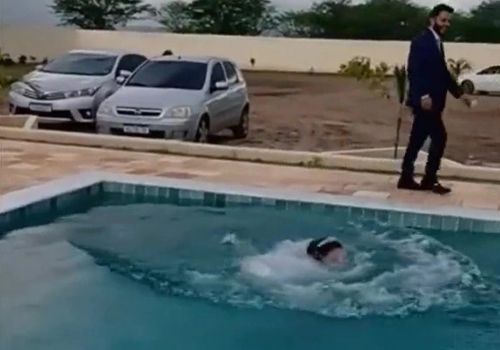 жених передумал прыгать в бассейн