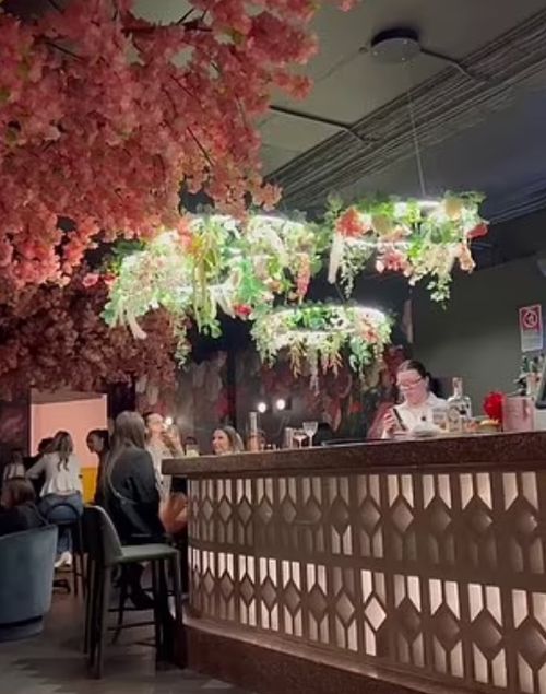 тайный бар в цветочном магазине