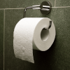 шприц в туалетной бумаге