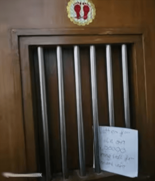 дочка решила продать отца