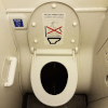 неисправный замок в туалете