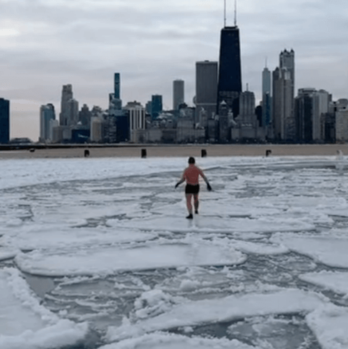 прогулка по льду озера