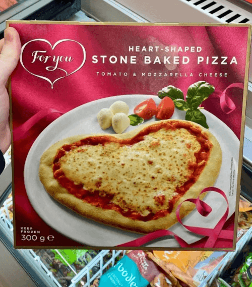 пицца и наггетсы в виде сердечек