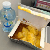 еда в самолёте похожа на мусор
