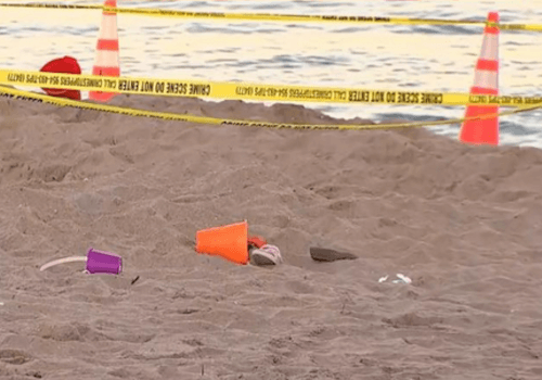 девочка на пляже погибла в яме