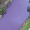 озеро фиолетового цвета 