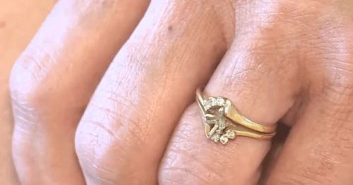 бриллиант из кольца попал в тесто