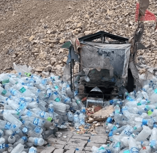 бутылки с водой для призрака