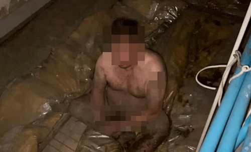 турист провалился сквозь потолок