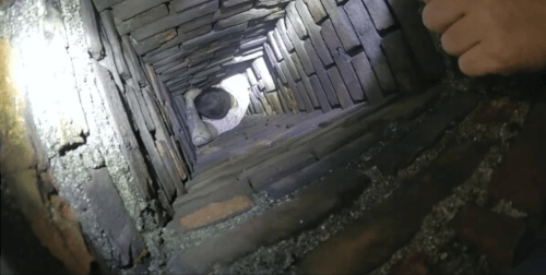 преступник застрял в дымоходе