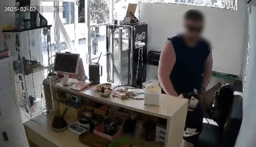 покупатель обокрал магазин