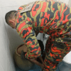 застрял в глиняном кувшине