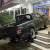 врезался в полицейский участок 