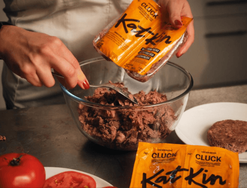 бургер из кошачьего корма