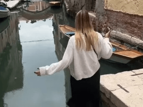 туристка упала в канал