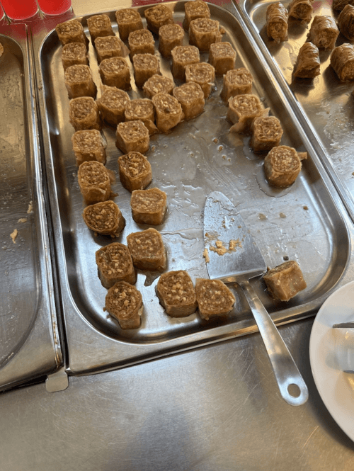 бассейн с плесенью и плохая еда