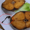 жареная рыба с крючком 