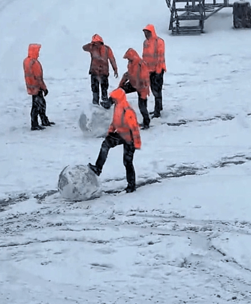 зимние забавы в аэропорту
