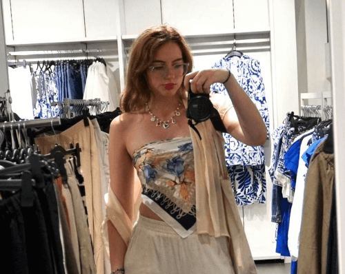 устроила каток в гараже