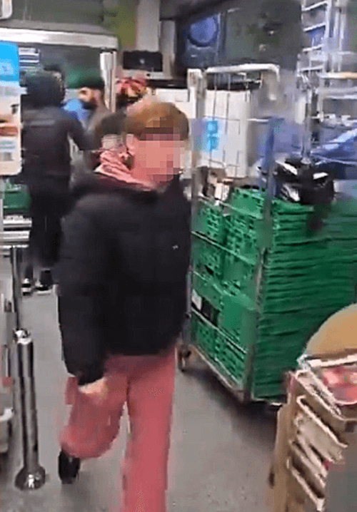драка и кража газировки в магазине