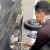 курьер помог автомобилистке