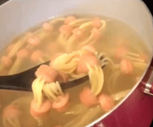 оригинальные спагетти с сосисками