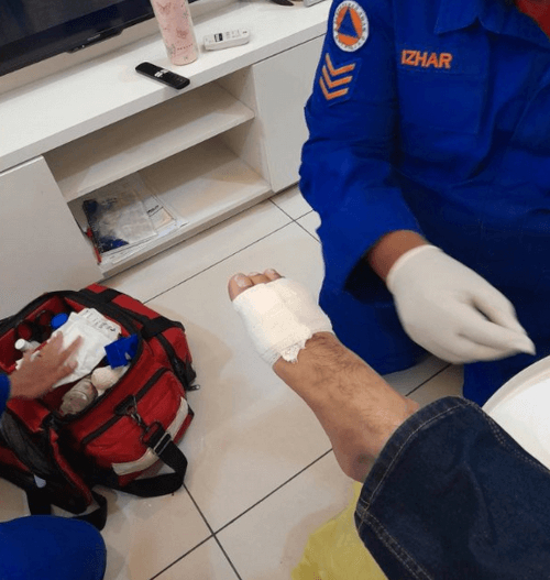 попал гвоздём в ступню