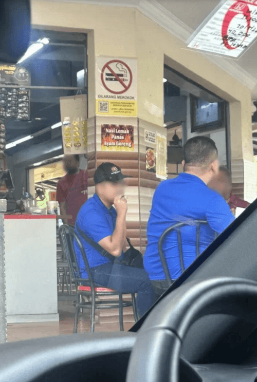 мужчина курил в ресторане