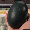 яйца эму в продуктовом магазине
