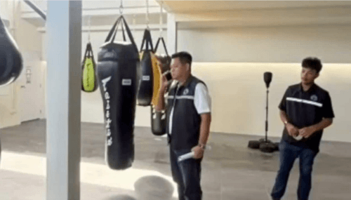 в спортзале допоздна шумят