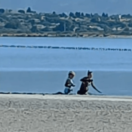 туристки застряли в песке