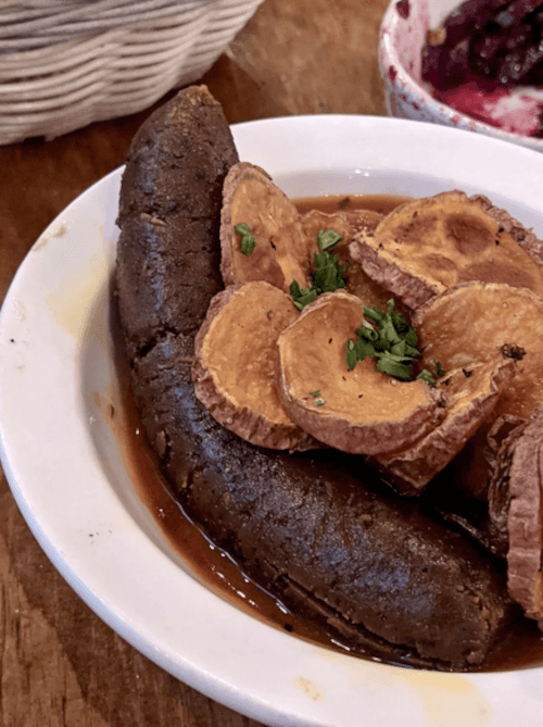 веганская колбаска и чипсы из ямса 