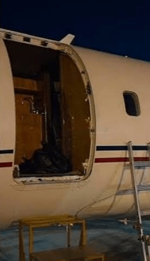 у самолёта отвалилась дверь